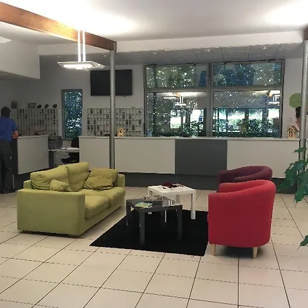 Madame Les De Valjoly *