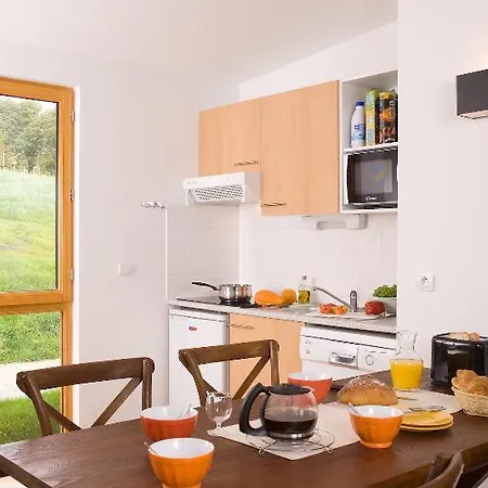 Madame Les De Valjoly