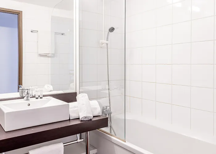 Madame Les De Valjoly Hotel *