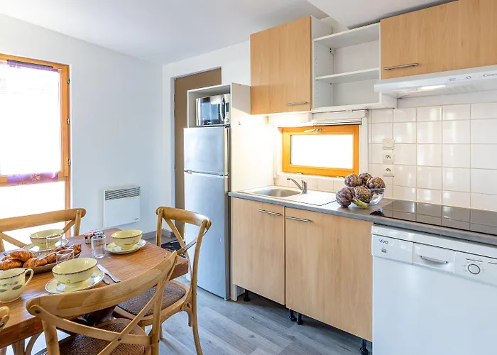 Madame Les De Valjoly Hotel *