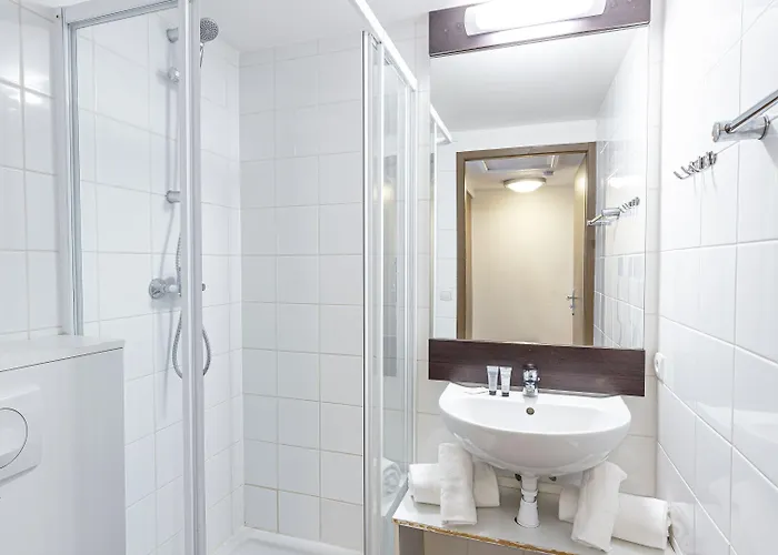 Hotel Madame Les De Valjoly *