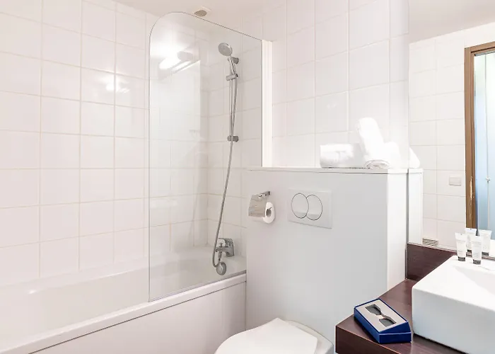 Madame Les De Valjoly Hotel Willies