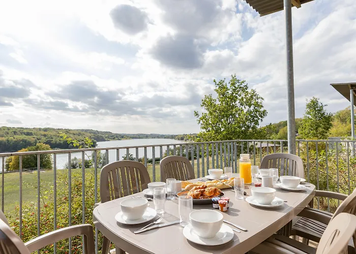 Madame Les De Valjoly *