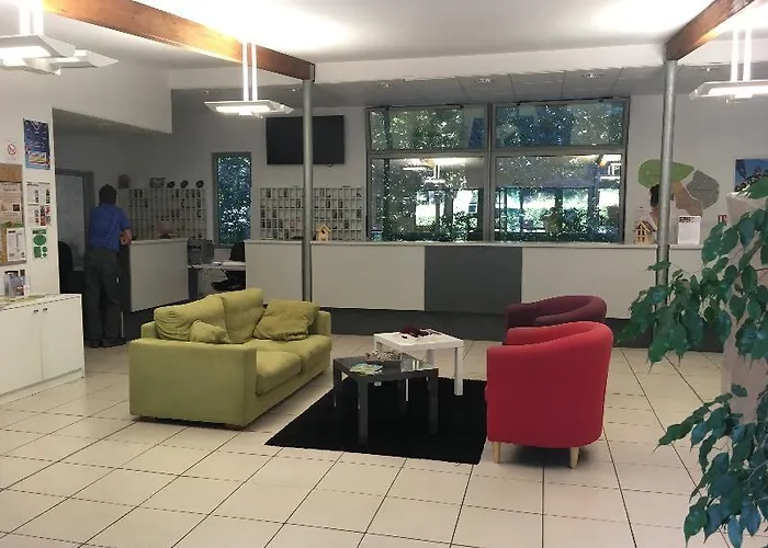 Madame Les De Valjoly *